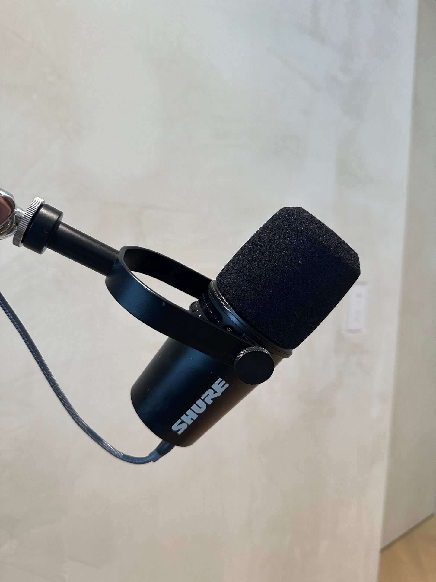 Shure SM7B Vocal Dynamic Microphone for Broadcast, Podcast & Recording,